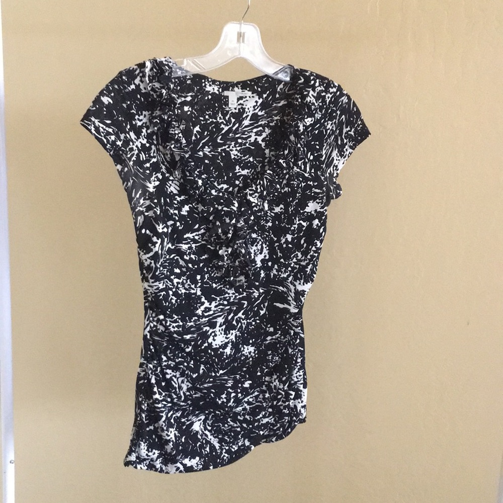 Cap sleeve ruffled top.